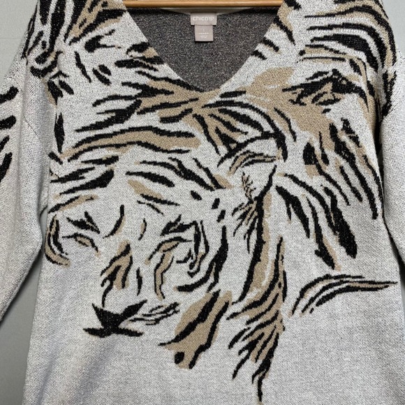 Chicos Animal Print V Neck Tunic Sweater Womens Size 1 M Light Gray Tiger Stripe - Picture 2 of 8